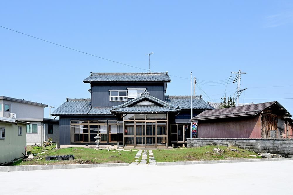 Spacious 7DK House with Workshop in Shibata - Photo 1