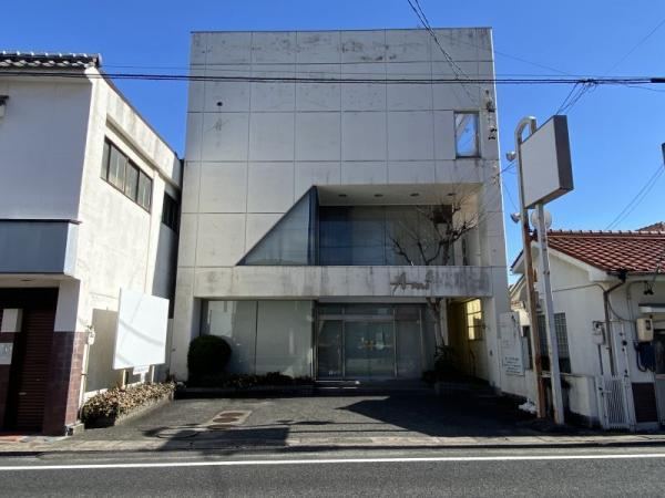 Mixed-Use Residential and Commercial Property in Handa - Photo 1