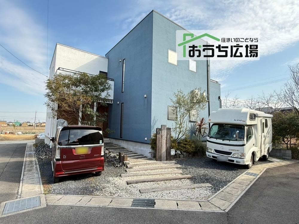 Spacious 5LDK Home with Open Layout in Tsushima - Photo 1