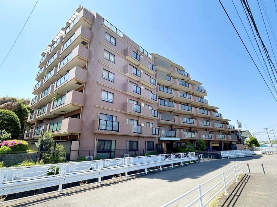 Charming 3LDK Apartment in Kozukue - Photo 1
