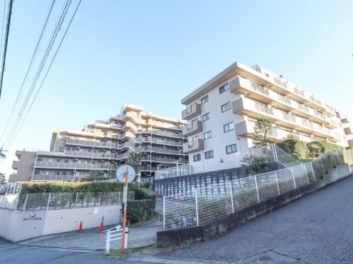 Convenient 3DK Apartment Near Maebara Station - Photo 1