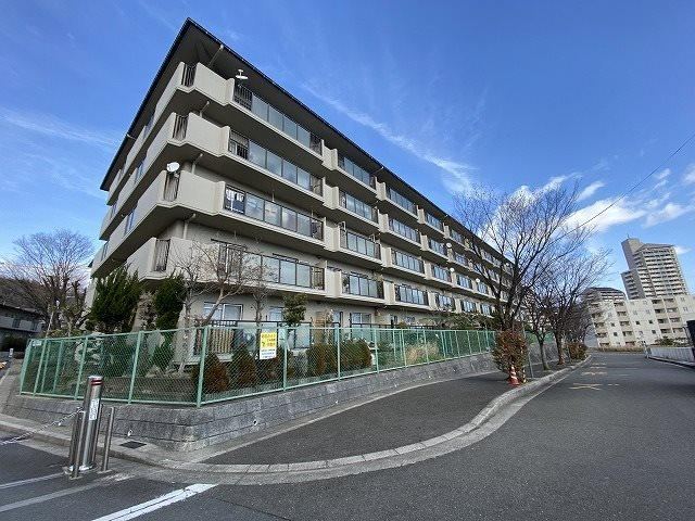 4LDK+S apartment in Takatsuki, Osaka - Photo 1