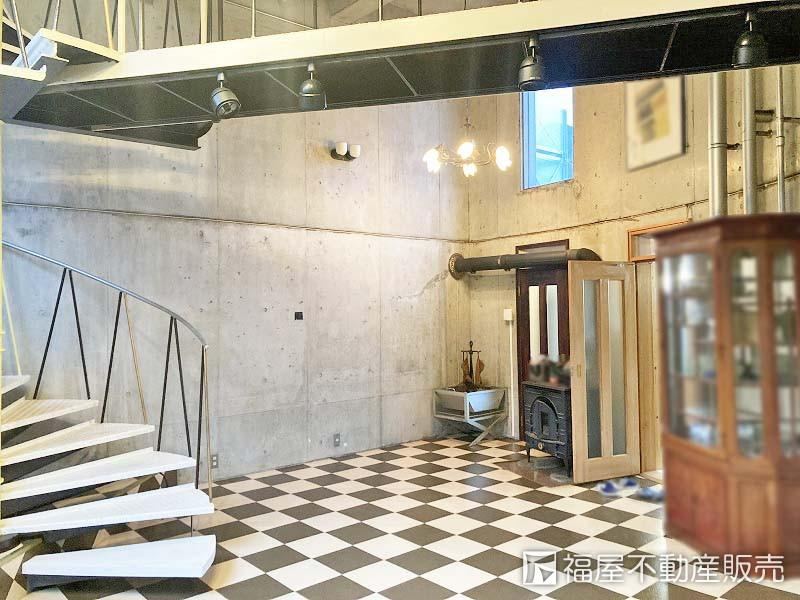 Unique 1LDK Home with Spiral Staircase in Otsu - Photo 1