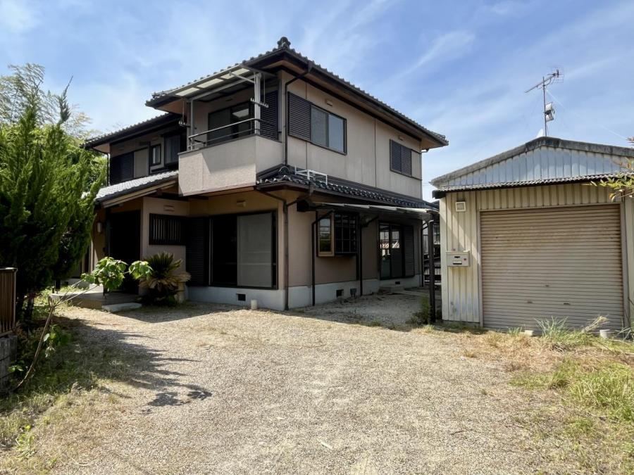 Spacious 7LDK Home on Large Lot in Kyotanabe, Kyoto - Photo 1