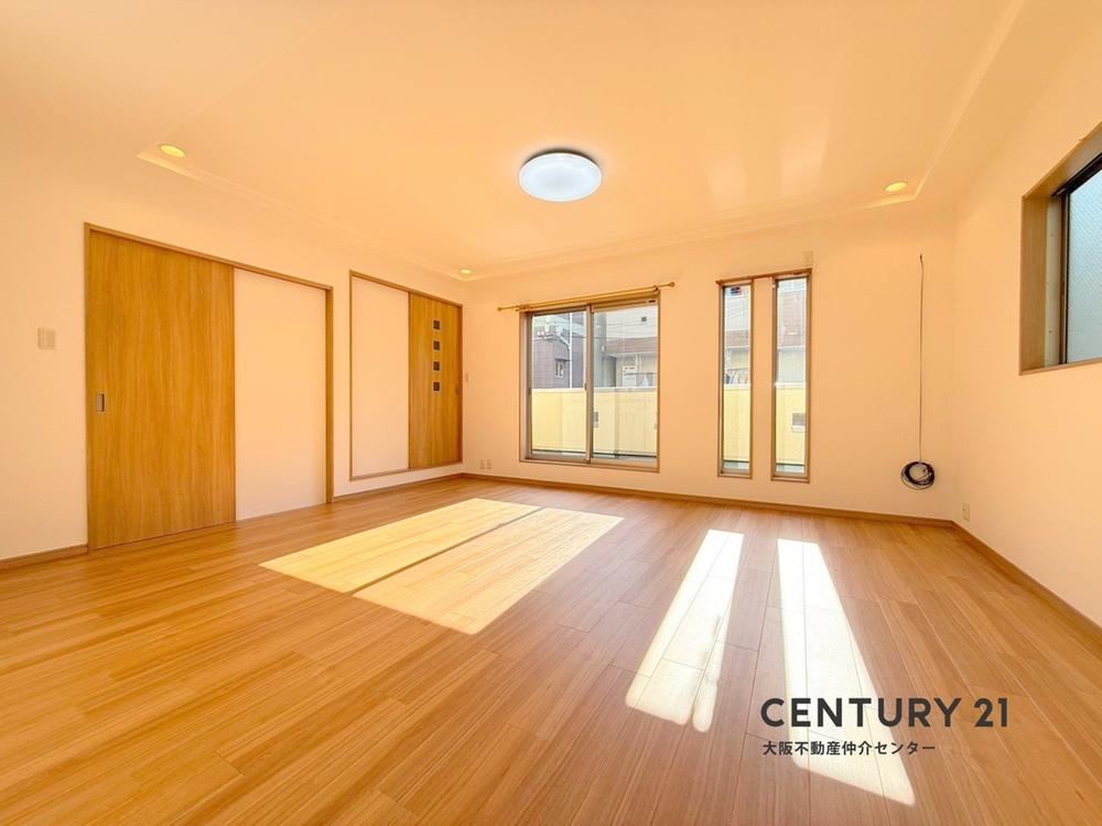Conveniently Located 4LDK House in Minato, Osaka - Photo 1