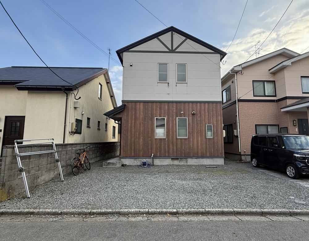 Ideal Family Home in Quiet Residential Area of Akita City - Photo 1