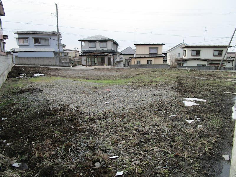 Spacious Land in Hachinohe Near Schools and Supermarkets - Photo 1