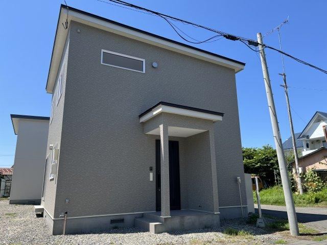 4LDK+S house in Obihiro, Hokkaido - Photo 1
