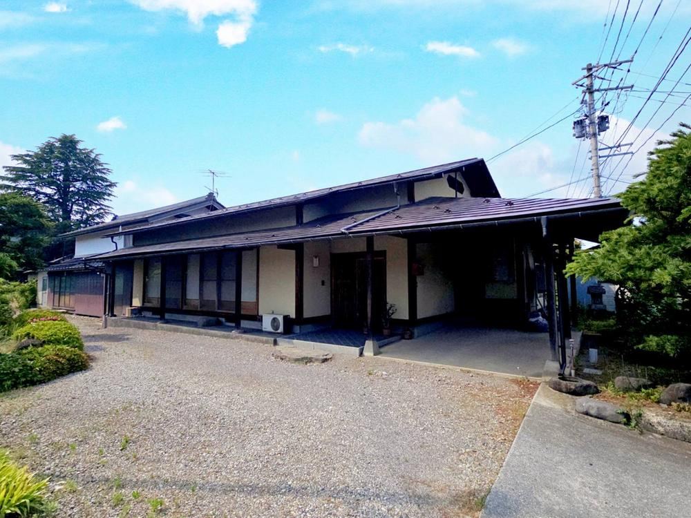 Single-Story Home with Renovated Storehouse in Yamagata - Photo 1