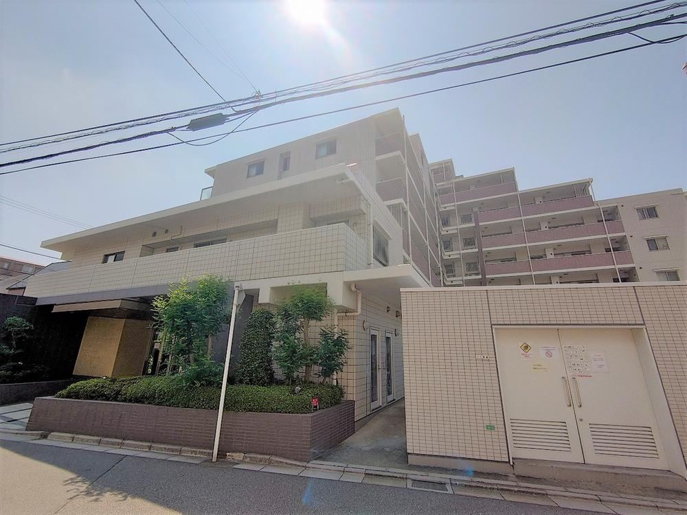 3LDK Corner Apartment with Roof Balcony - Photo 1