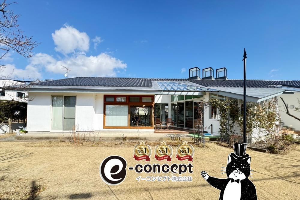 Resort-Style Single-Story Home - Photo 1