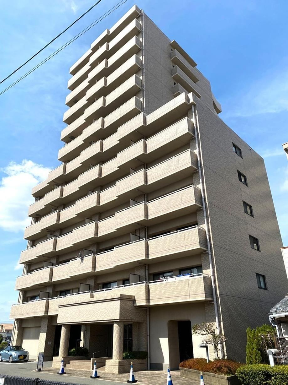 3LDK apartment in Matsuyama, Ehime - Photo 1