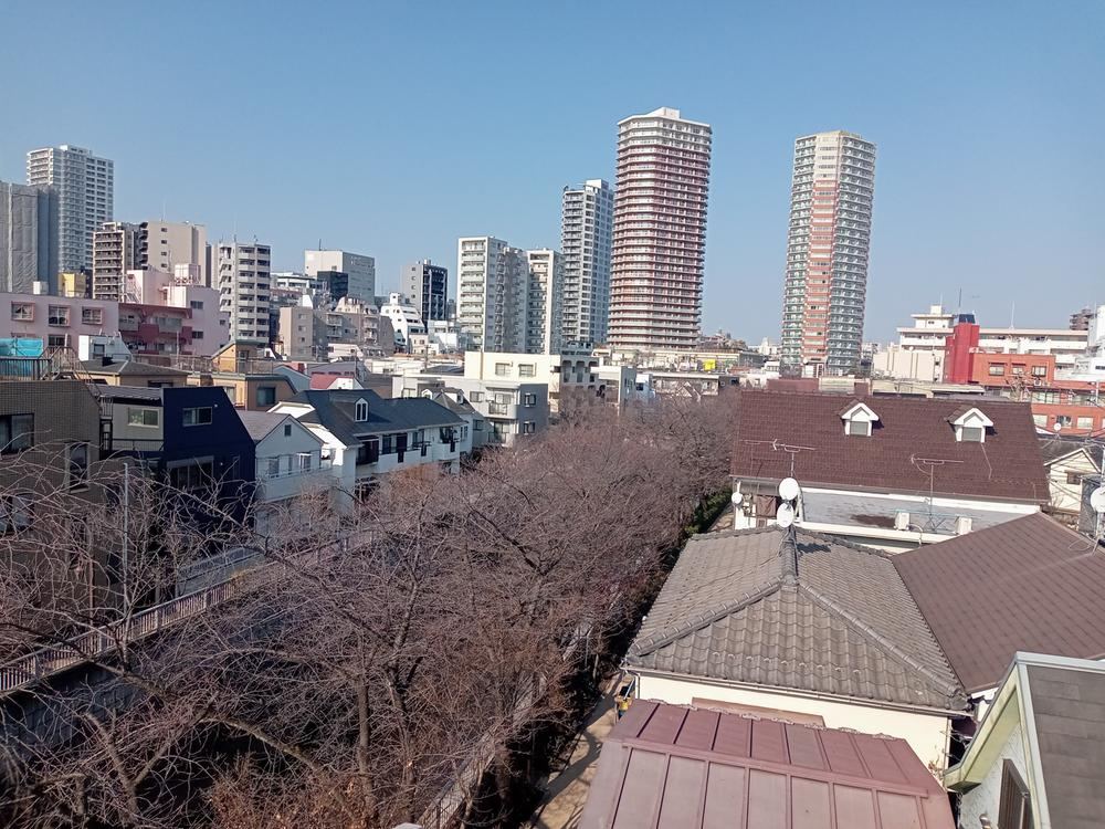 Riverside 4LDK House in Kitashinjuku, Tokyo - Photo 1