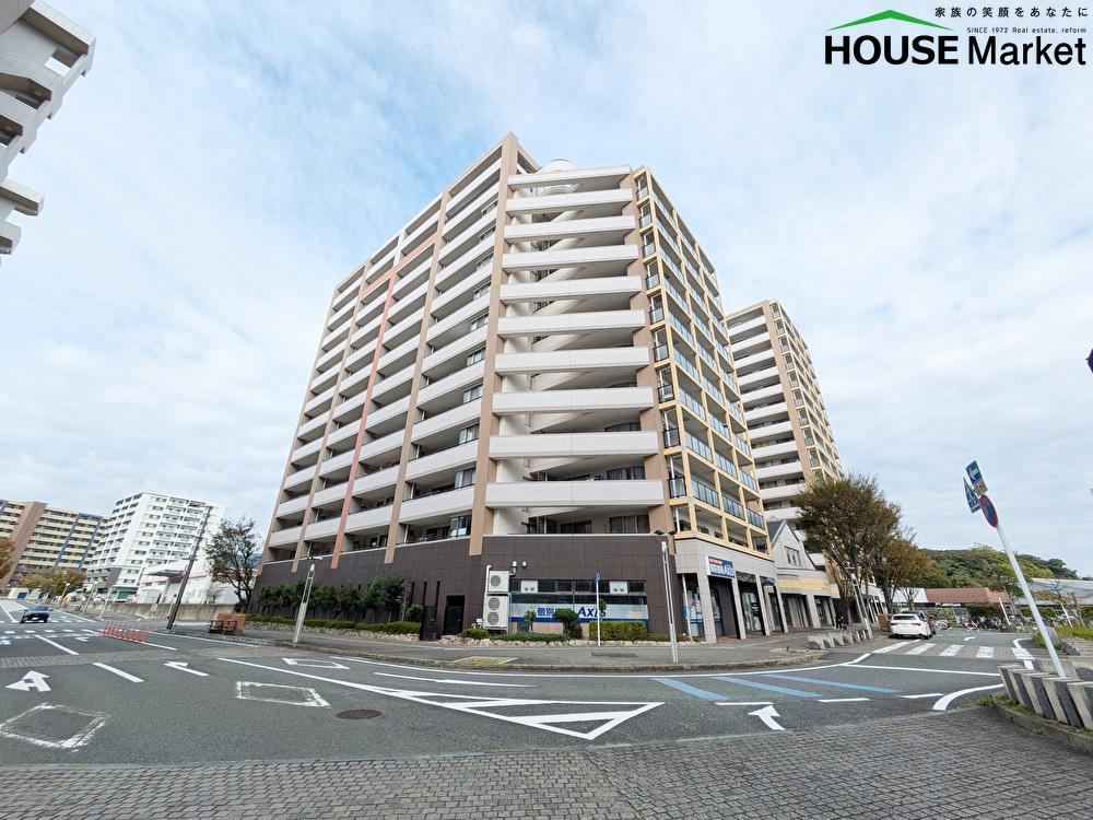 4LDK apartment in Tosu, Saga - Photo 1