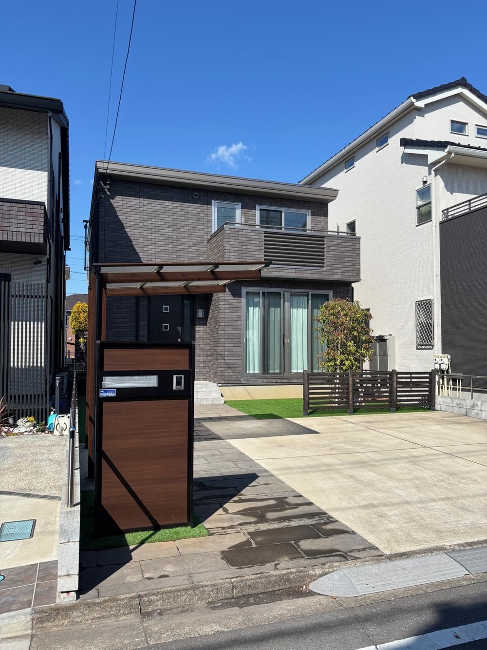 Custom-Built 3LDK House with Ample Parking in Kawaguchi - Photo 1