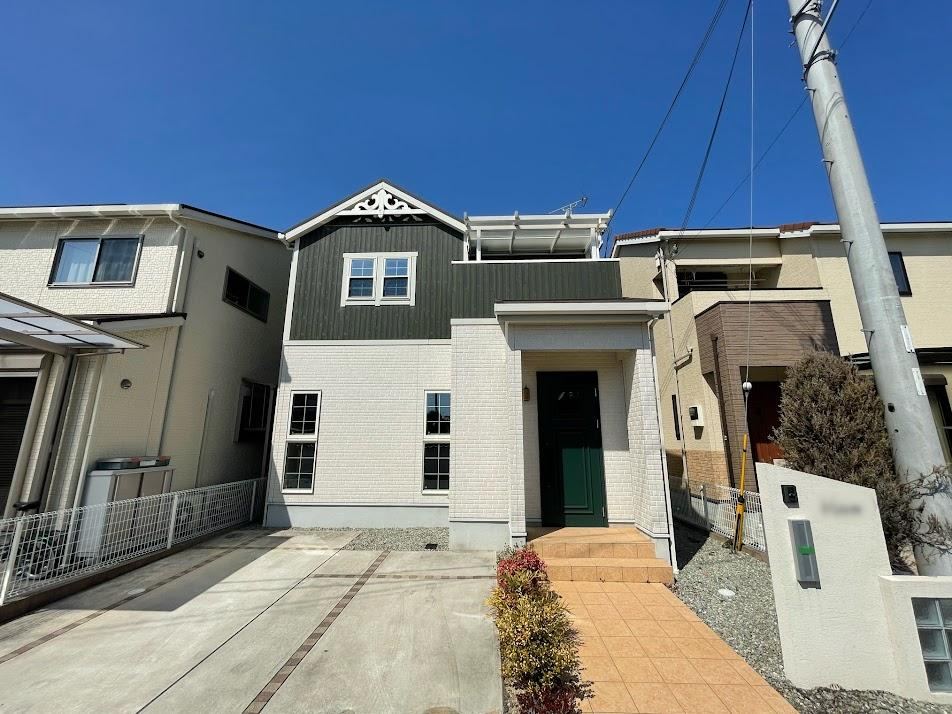 Modern 4LDK Home in Takasago - Photo 1