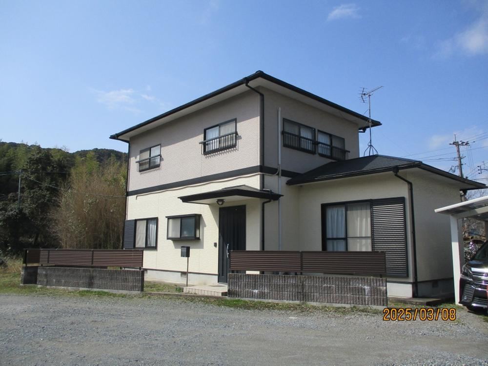 Eco-Friendly 4LDK House with Solar Power - Photo 1