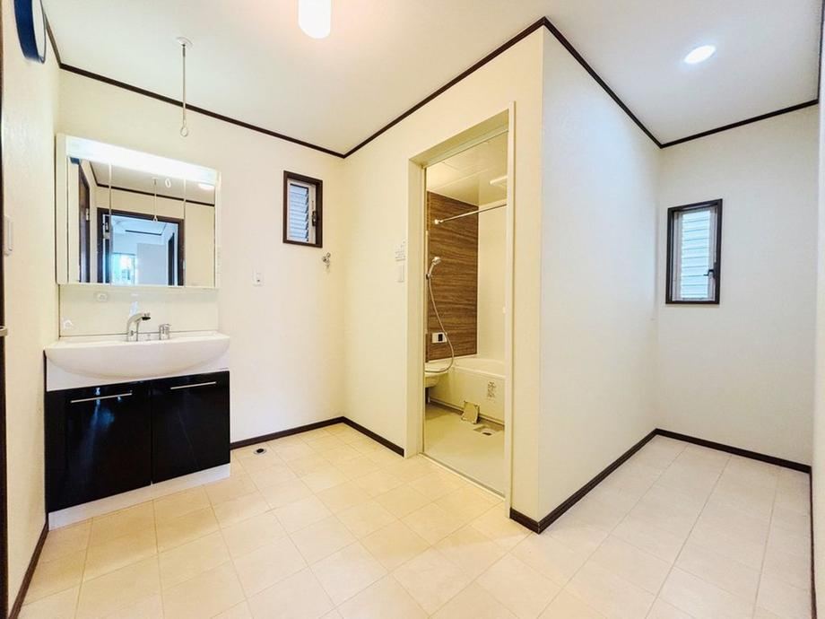 Convenient 3LDK House with Renovations in Chuo-ku - Photo 1