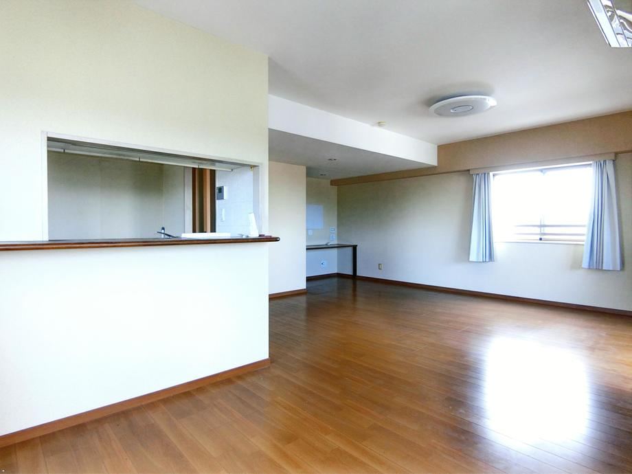 Spacious 2LDK Apartment with Two Train Lines in Itabashi - Photo 1