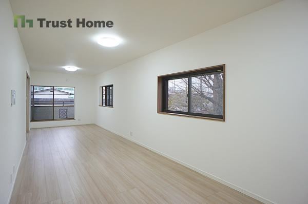 Immediate Viewing Available: Renovated 4LDK House in Amagasaki - Photo 1