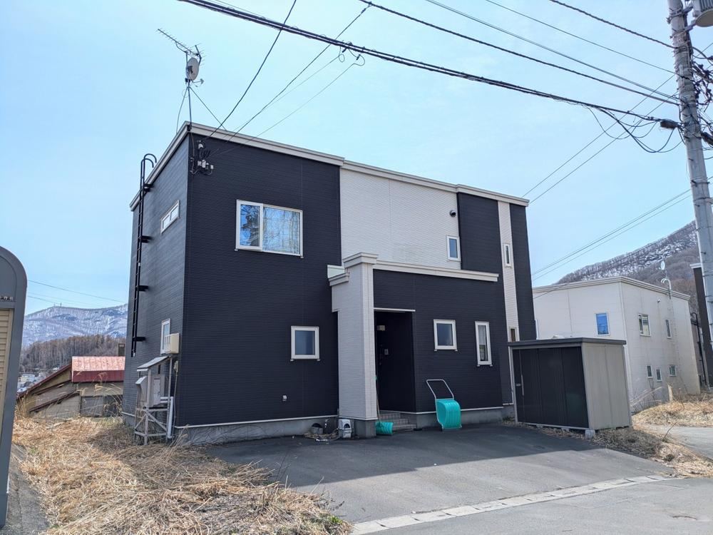 Modern 4LDK House in Otaru - Photo 1