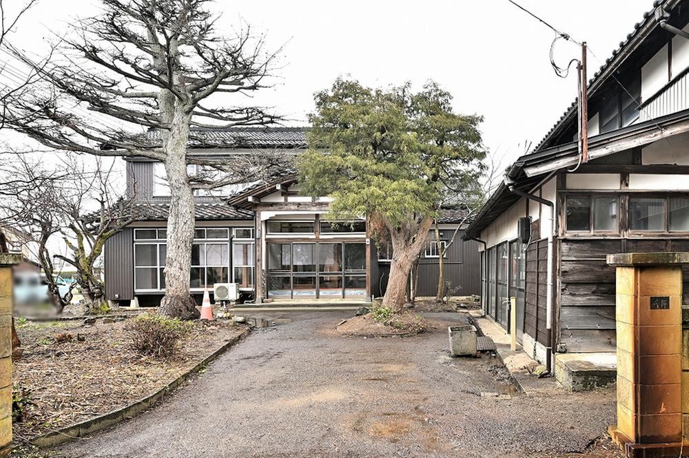 8DK Renovated House with Storage in Yahiko, Niigata - Photo 1