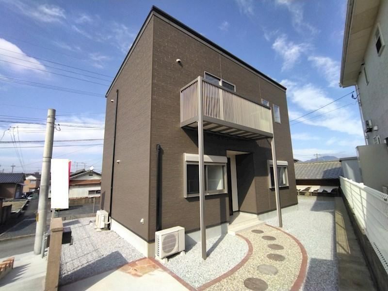 Well-Maintained 3LDK House with Expansion Potential - Photo 1