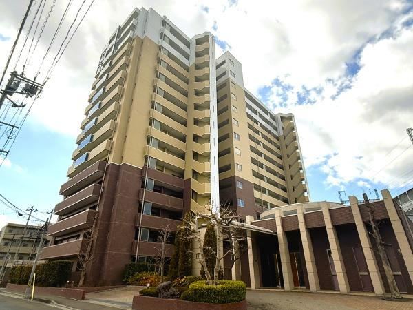 2LDK Apartment with Welcoming Porch in Odawara - Photo 1