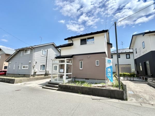 Renovated 3LDK House with Ample Parking in Akita - Photo 1