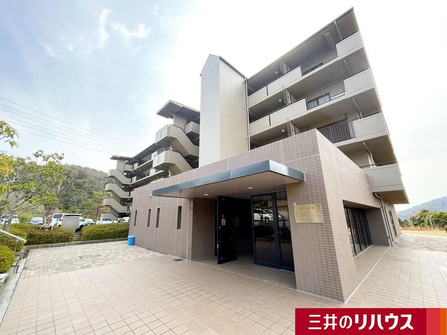 3LDK apartment in Nishinomiya, Hyogo - Photo 1