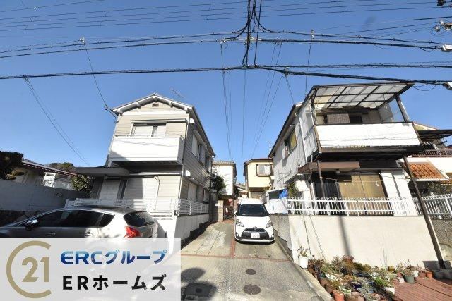 Rare Renovated 3LDK House in Kita Goyō - Photo 1