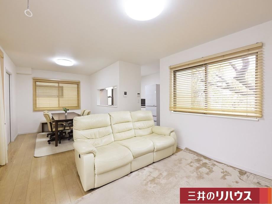 2LDK+S House with Modern Amenities - Photo 1