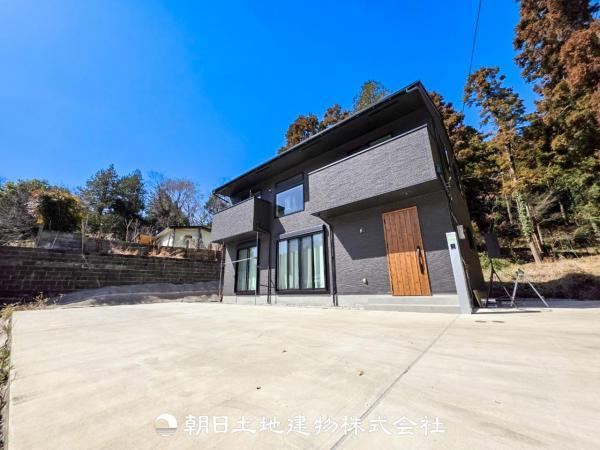 Spacious 3LDK House with Mountain Views in Yokohama - Photo 1