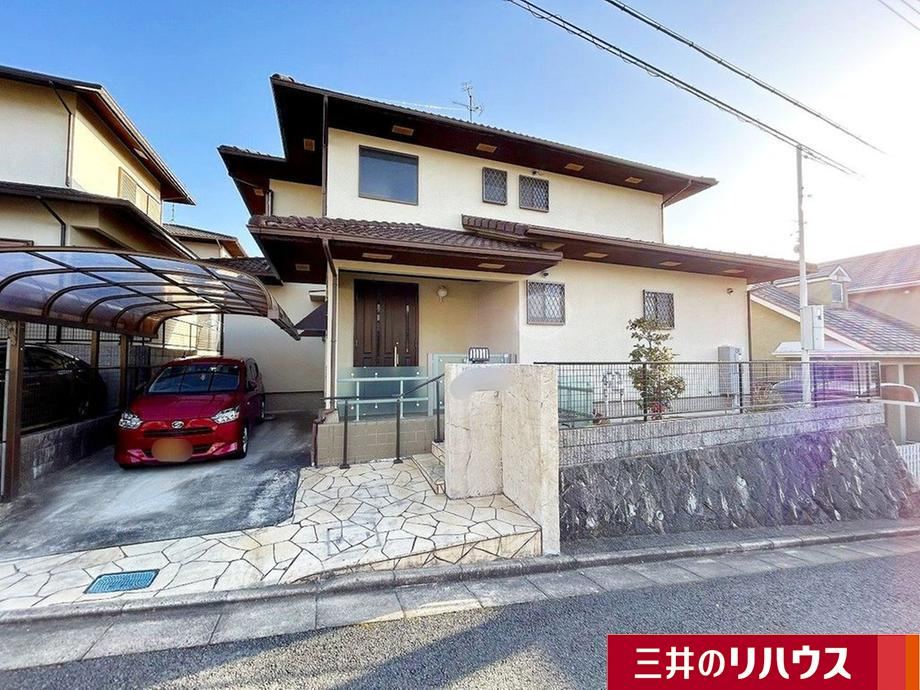 4LDK House with Spacious Rooms in Kawanishi - Photo 1