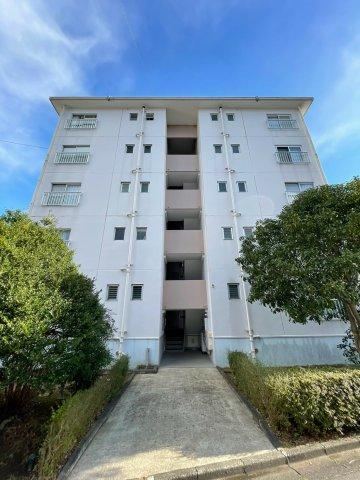 Family-Friendly 3LDK Apartment in Takeyama - Photo 1