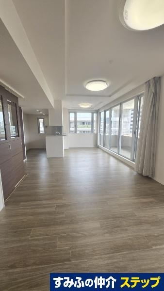 Bright 2LDK+S Apartment in Showa, Sendai - Photo 1