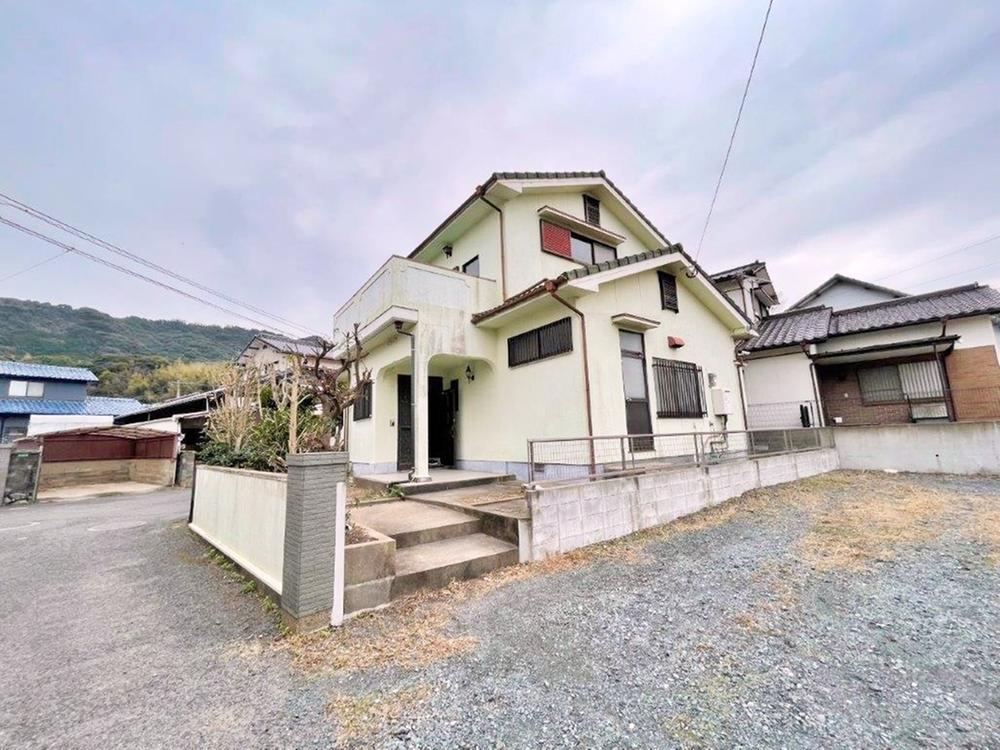 Spacious 4LDK Corner Lot Home in Moji, Kitakyushu - Photo 1