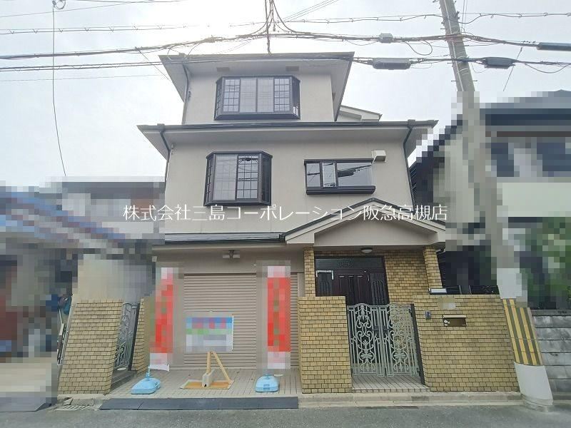 Spacious 5LDK House with Attic Storage in Takatsuki - Photo 1
