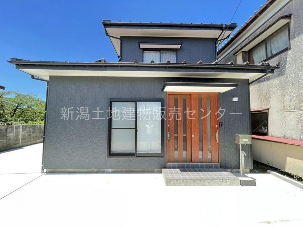 4LDK House with Modern Renovations in Tsubame - Photo 1