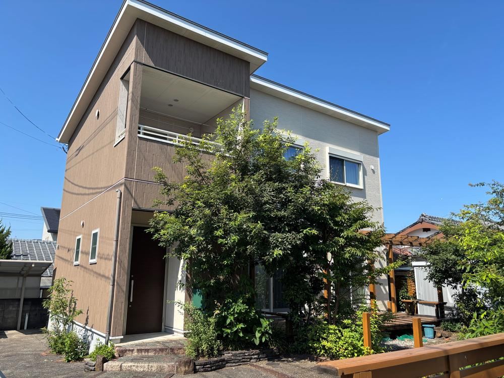 Spacious 4LDK Home in Konan Heights - Photo 1