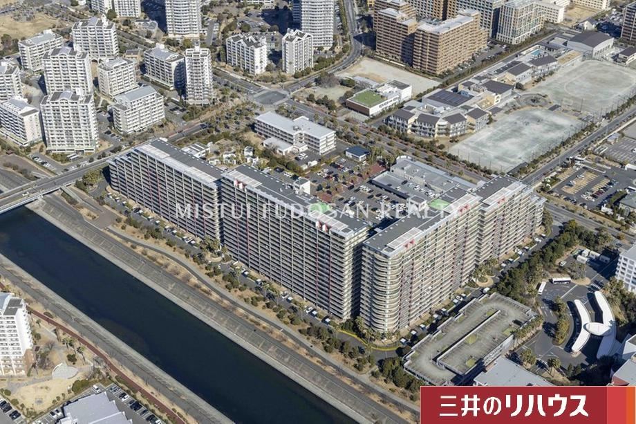 Stylish 4LDK Apartment in Akai, Urayasu - Photo 1