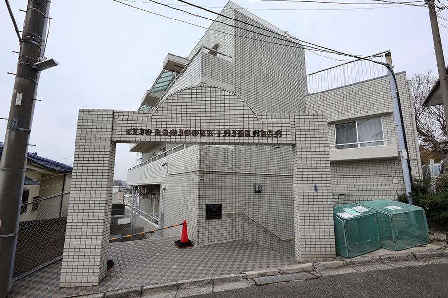 Well-Located 2DK Apartment with Full Renovation - Photo 1