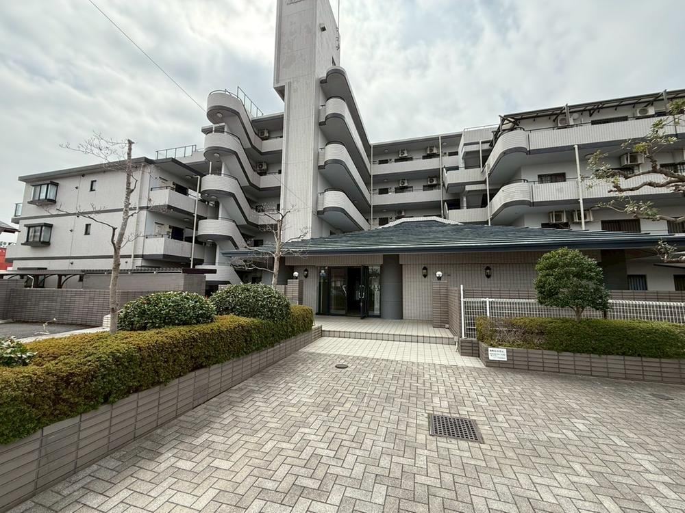 Newly Renovated 2LDK Apartment Near Soka Station - Photo 1