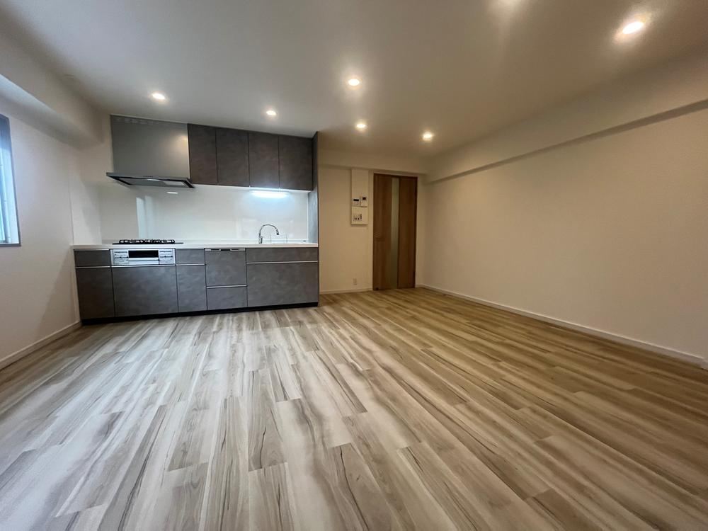 2LDK apartment in Toyonaka, Osaka - Photo 1