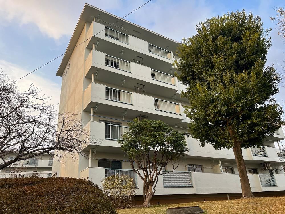 Spacious 3LDK Apartment in Tsurukawa - Photo 1