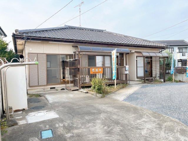 Well-Maintained House with Parking for 2 Cars - Photo 1