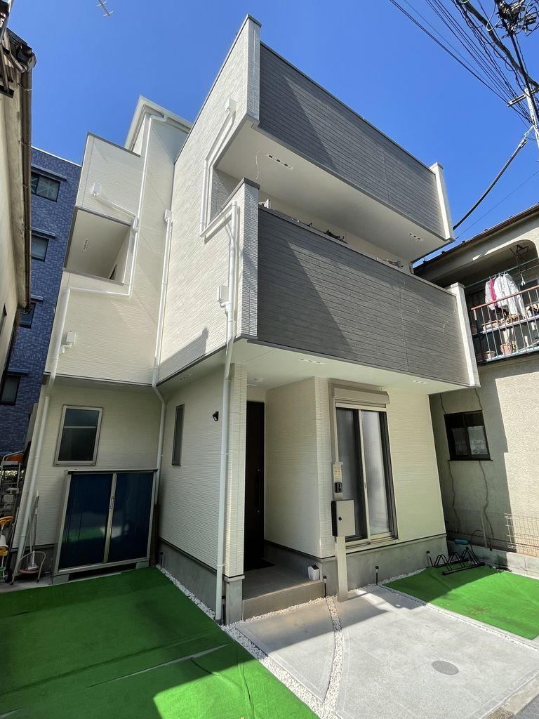 Newly Built 4LDK House in Higashi-Suna - Photo 1