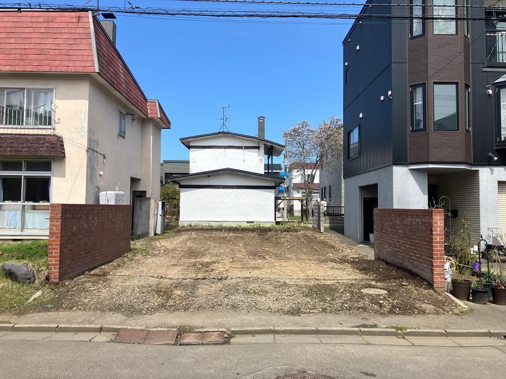 Green Residential Land with Building Plans in South Sapporo - Photo 1