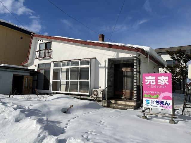Renovation Potential 2LDK House in Obihiro - Photo 1