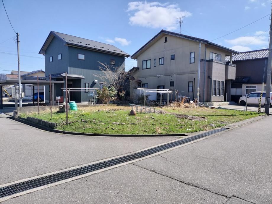 165 m² land in Komatsu, Ishikawa - Photo 1